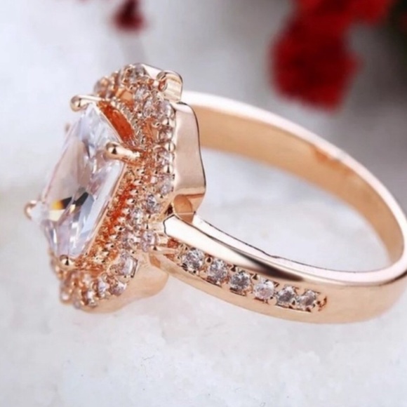 18K Strawberry Gold Diamond Halo Ring - Picture 4 of 5